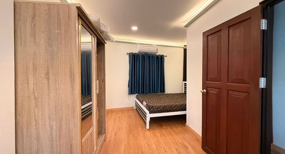 For rent 4 bedrooms house in Mueang Chiang Mai, Chiang Mai