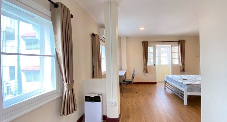 For rent 2 bedrooms townhouse in Mueang Chiang Mai, Chiang Mai