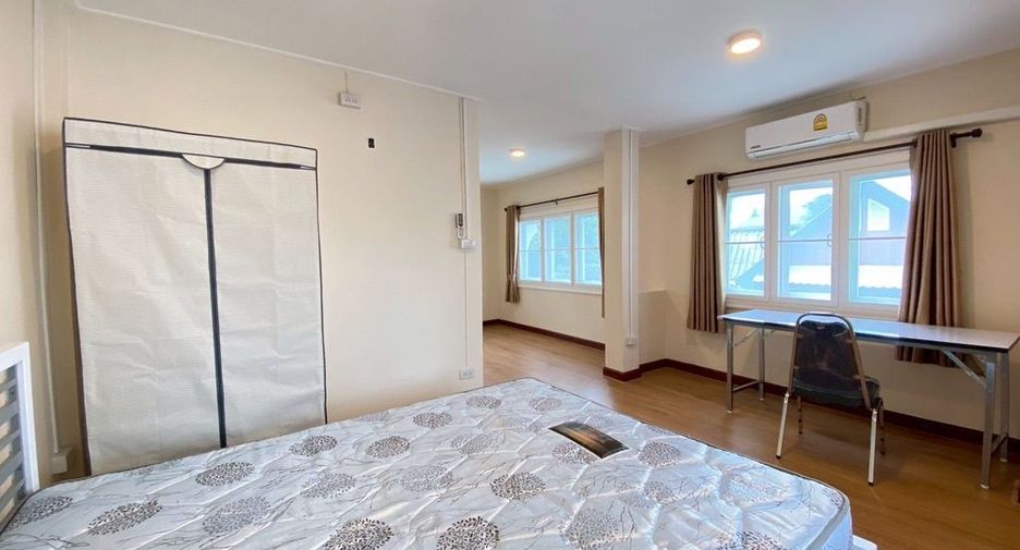 For rent 2 bedrooms townhouse in Mueang Chiang Mai, Chiang Mai