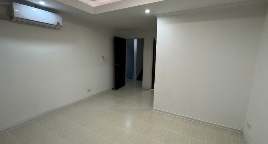 Condo en venta de 4 habitaciones en Pak Kret, Nonthaburi