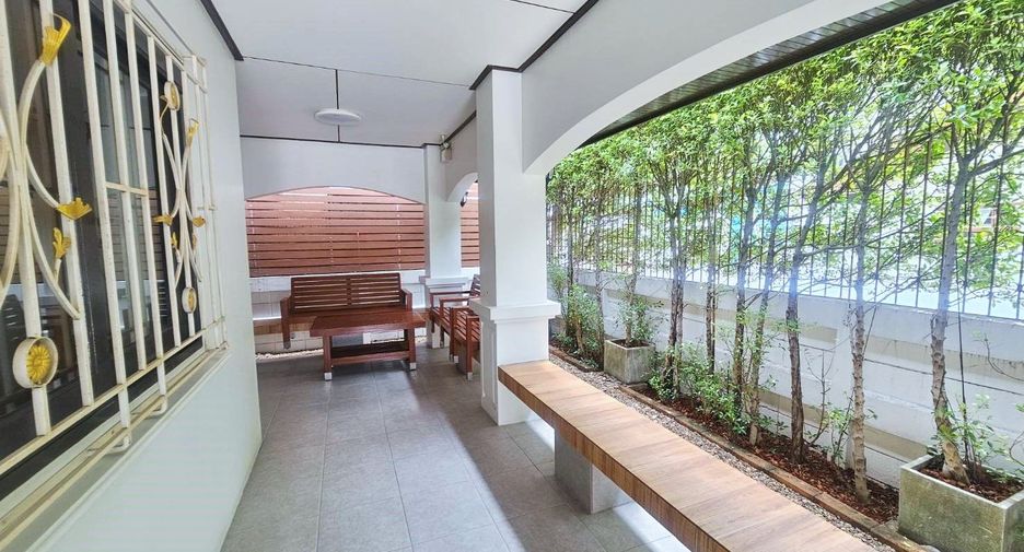 For sale 4 bedrooms house in Phaya Thai, Bangkok