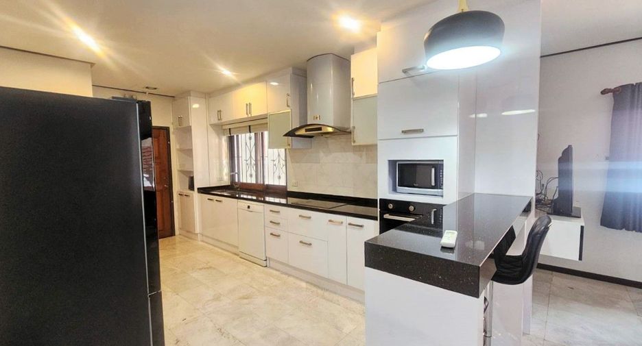 For sale 4 bedrooms house in Phaya Thai, Bangkok