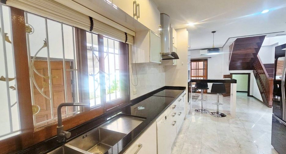 For sale 4 bedrooms house in Phaya Thai, Bangkok