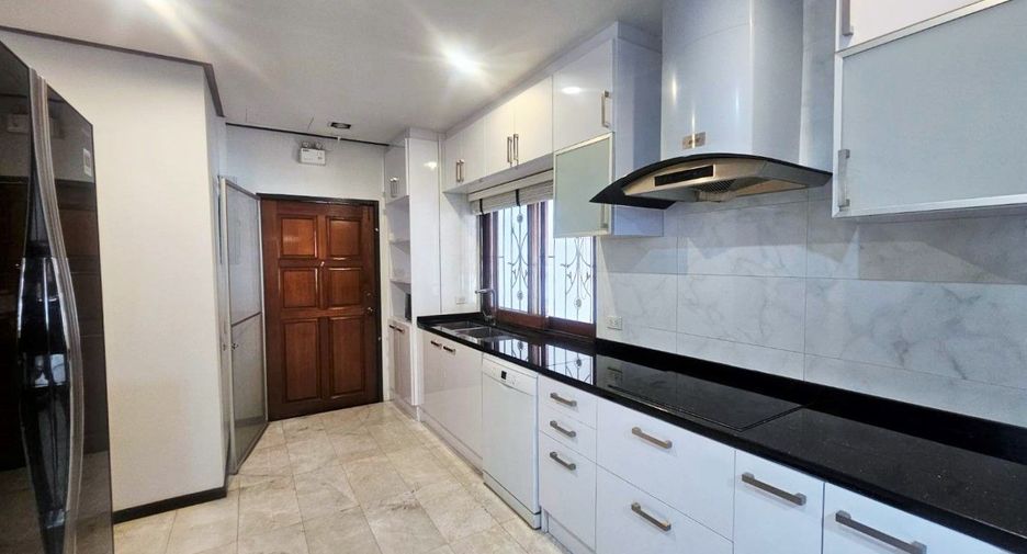 For sale 4 bedrooms house in Phaya Thai, Bangkok