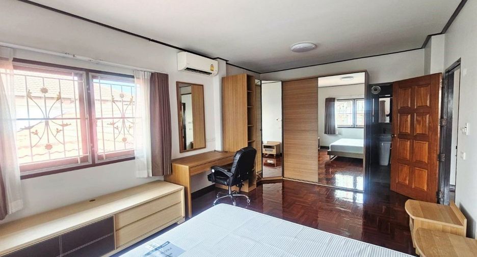 For sale 4 bedrooms house in Phaya Thai, Bangkok
