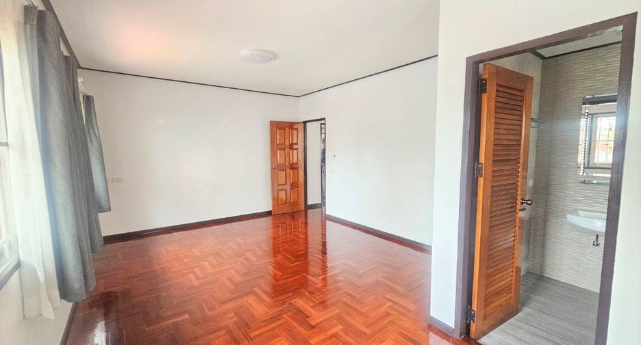 For sale 4 bedrooms house in Phaya Thai, Bangkok