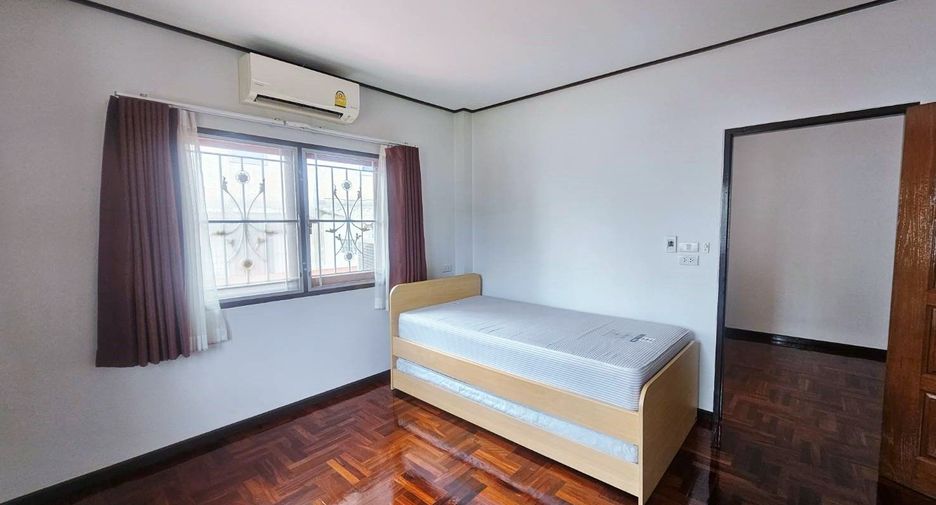 For sale 4 bedrooms house in Phaya Thai, Bangkok