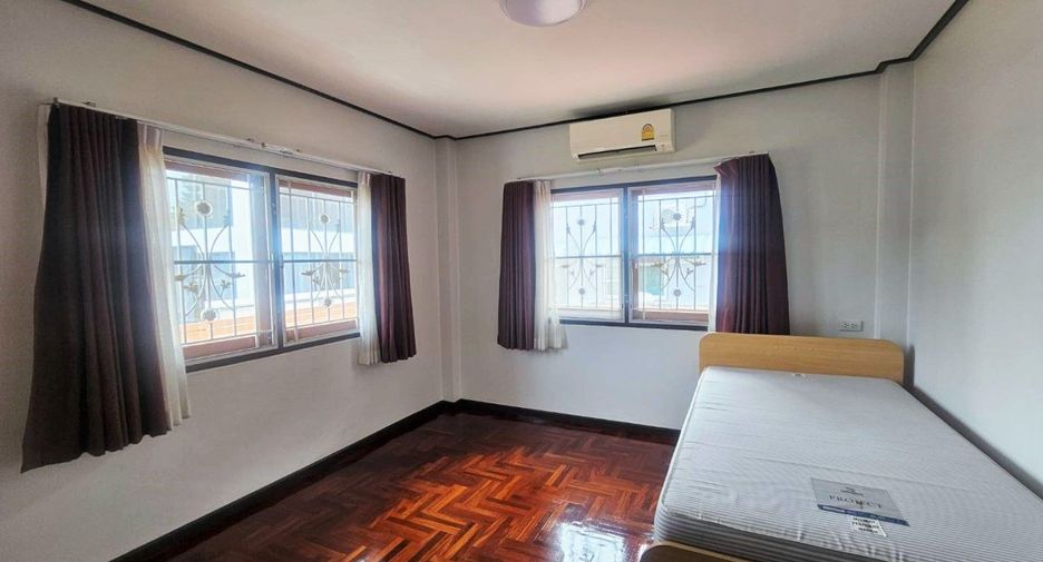 For sale 4 bedrooms house in Phaya Thai, Bangkok