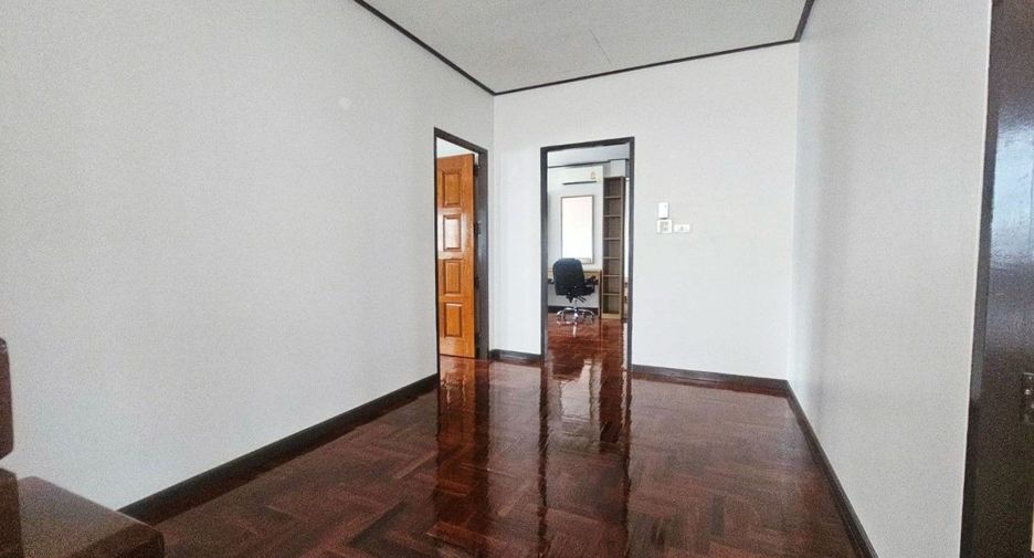 For sale 4 bedrooms house in Phaya Thai, Bangkok