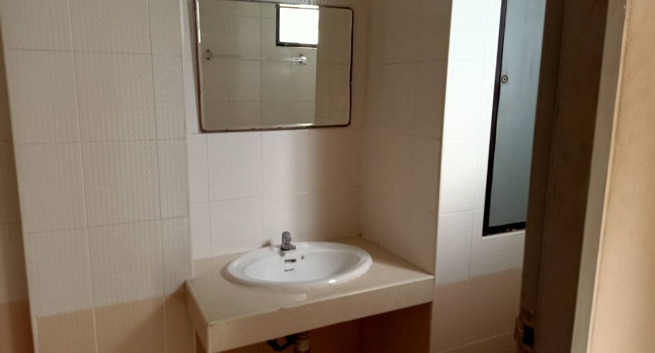 For sale 45 bedrooms retail Space in Wang Thonglang, Bangkok