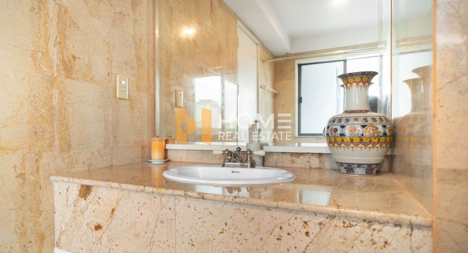 For sale 3 bedrooms condo in Ratchathewi, Bangkok