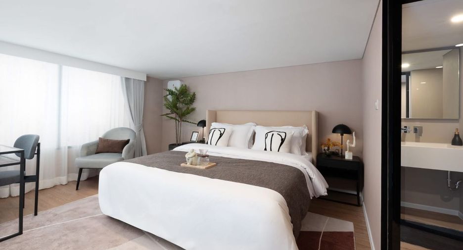 For sale 2 bedrooms condo in Huai Khwang, Bangkok