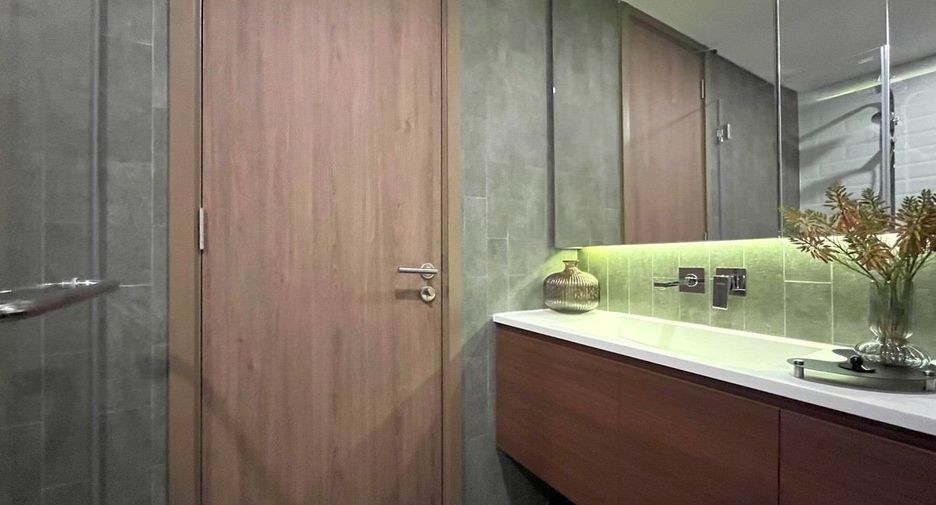 For sale 2 bedrooms condo in Huai Khwang, Bangkok