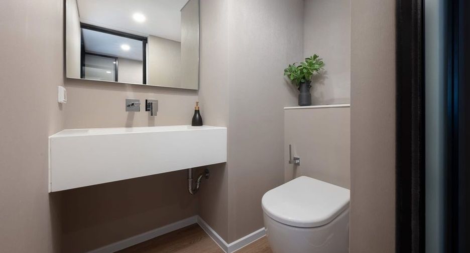 For sale 2 bedrooms condo in Huai Khwang, Bangkok