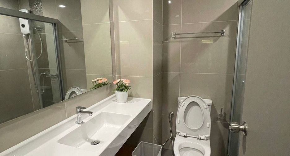 Продажа 1 кровать кондо в Кхлонг Сан, Бангкок