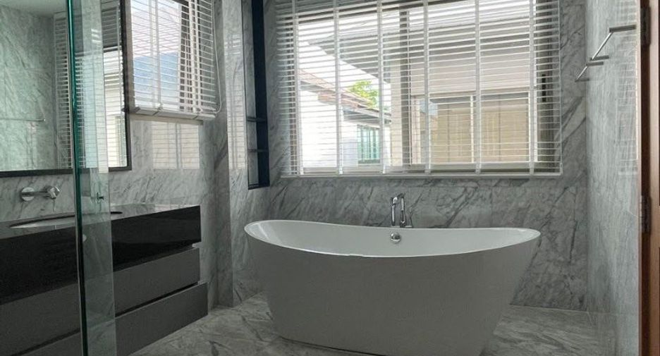 For rent 3 bedrooms house in Saphan Sung, Bangkok