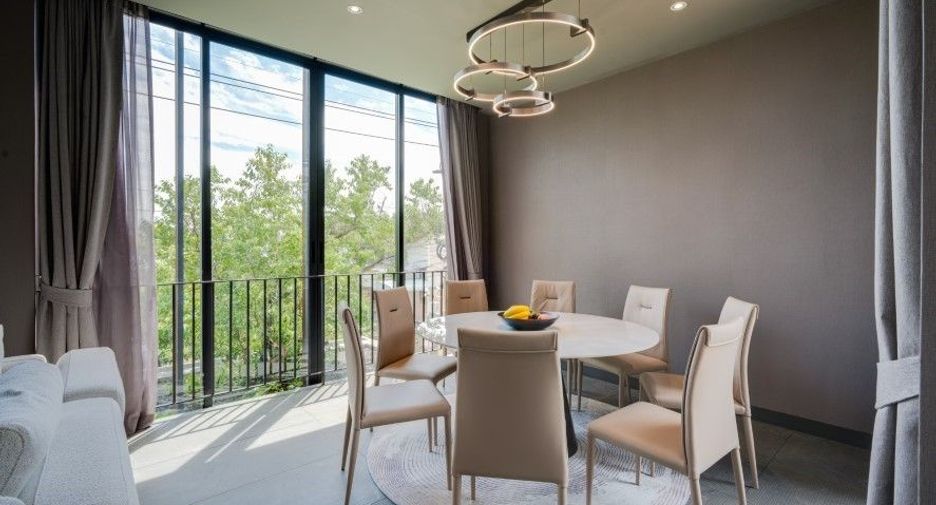 For sale 4 bedrooms house in Don Mueang, Bangkok