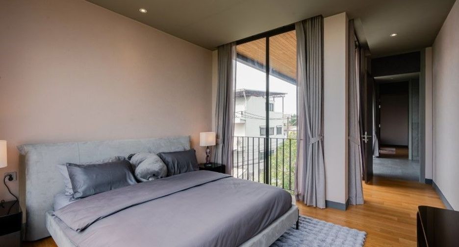 For sale 4 bedrooms house in Don Mueang, Bangkok