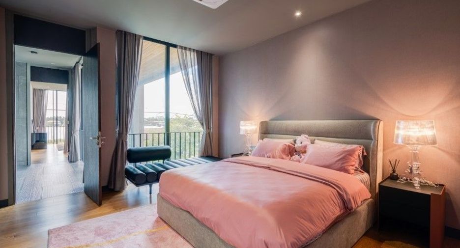 For sale 4 bedrooms house in Don Mueang, Bangkok