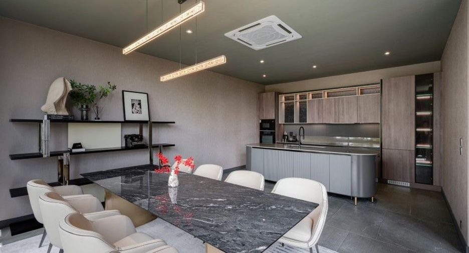 For sale 4 bedrooms house in Don Mueang, Bangkok