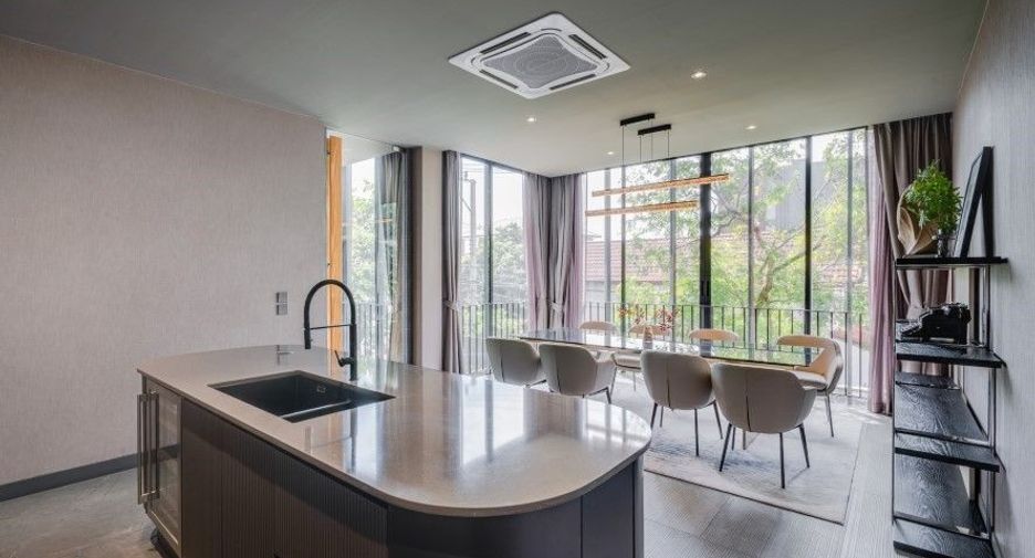 For sale 4 bedrooms house in Don Mueang, Bangkok