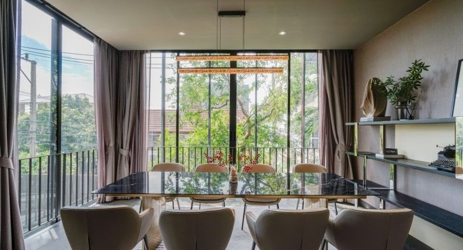 For sale 4 bedrooms house in Don Mueang, Bangkok