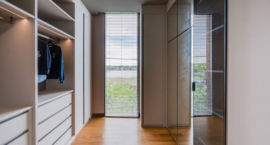 For sale 4 bedrooms house in Don Mueang, Bangkok