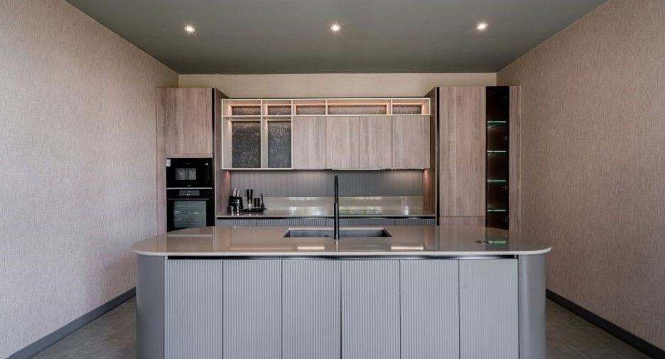 For sale 4 bedrooms house in Don Mueang, Bangkok