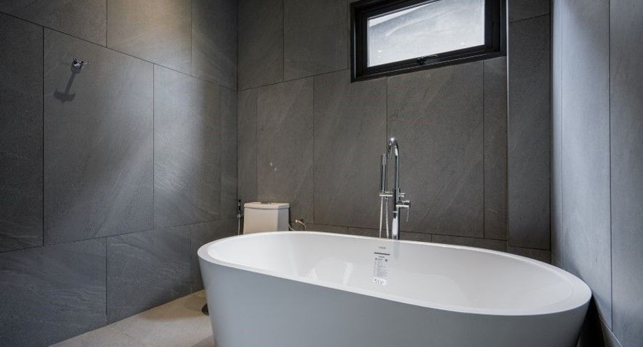 For sale 4 bedrooms house in Don Mueang, Bangkok