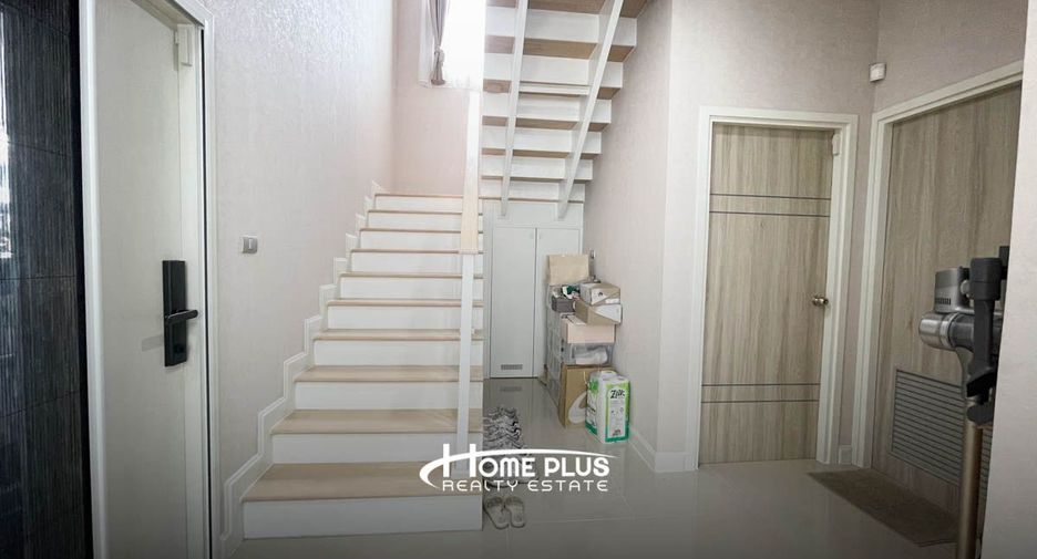 For sale 3 bedrooms house in Mueang Pathum Thani, Pathum Thani