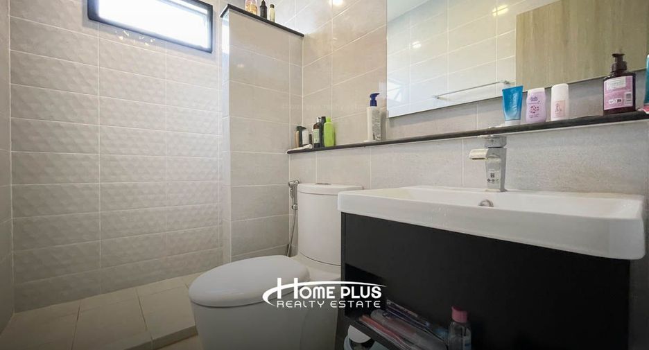 For sale 3 bedrooms house in Mueang Pathum Thani, Pathum Thani