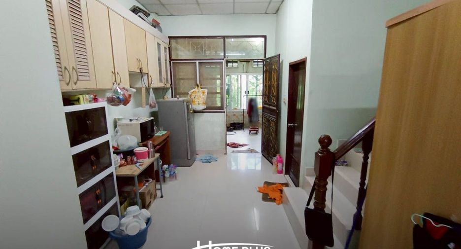 出售 2 卧室 联排别墅 在 Phra Khanong, 曼谷