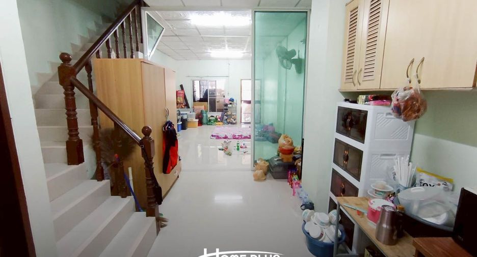 出售 2 卧室 联排别墅 在 Phra Khanong, 曼谷