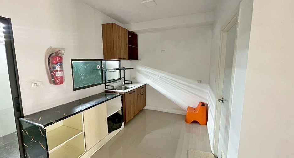 For rent 3 bedrooms townhouse in Bang Phli, Samut Prakan
