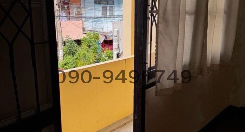 For rent 4 bedrooms townhouse in Bang Na, Bangkok