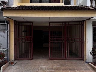 For rent 4 bedrooms townhouse in Bang Na, Bangkok
