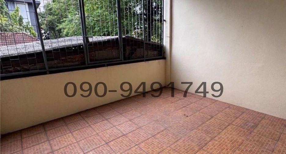For rent 4 bedrooms townhouse in Bang Na, Bangkok