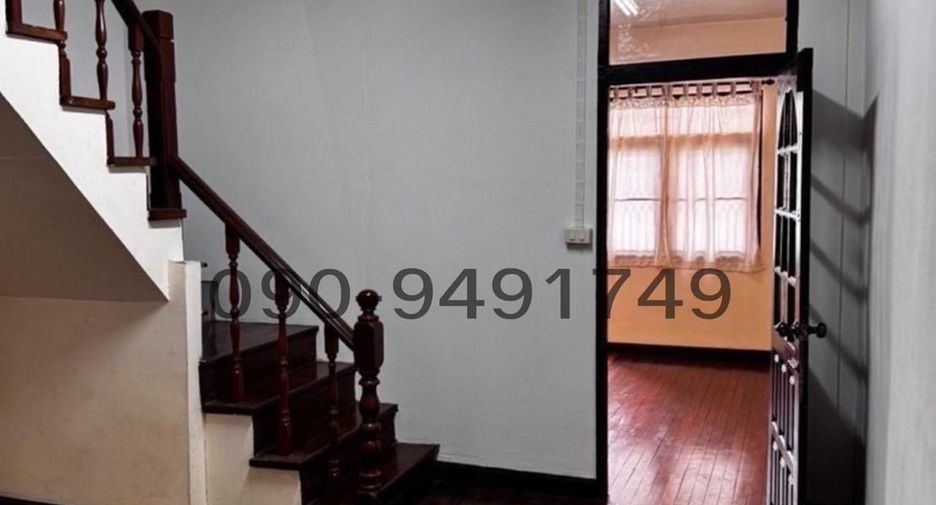 For rent 4 bedrooms townhouse in Bang Na, Bangkok