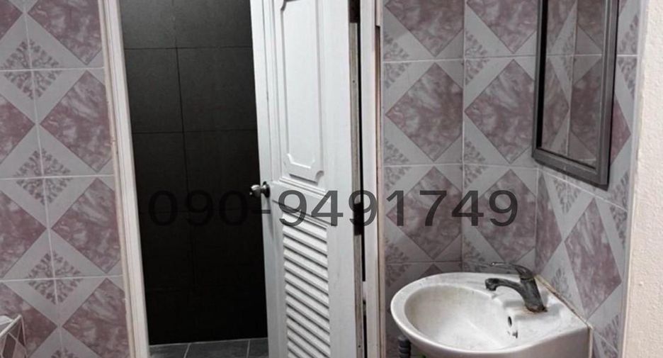 For rent 4 bedrooms townhouse in Bang Na, Bangkok