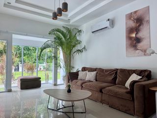 Villa en alquiler y en venta de 4 habitaciones en Mueang Chiang Mai, Chiang Mai