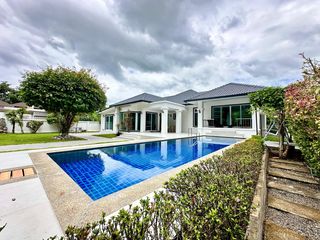 Villa en alquiler y en venta de 4 habitaciones en Mueang Chiang Mai, Chiang Mai
