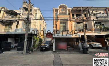 For rent 3 bedrooms townhouse in Lat Phrao, Bangkok