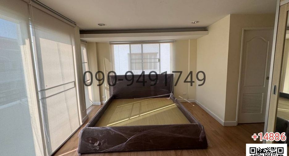 For rent 3 bedrooms townhouse in Lat Phrao, Bangkok