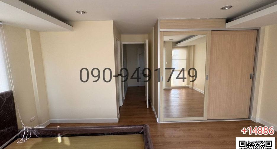 For rent 3 bedrooms townhouse in Lat Phrao, Bangkok