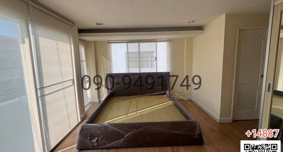 For sale 3 bedrooms townhouse in Lat Phrao, Bangkok