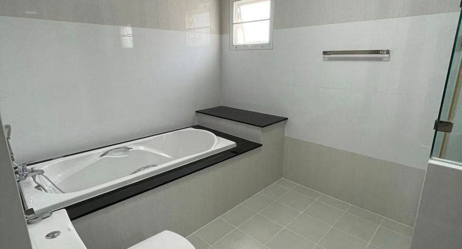 For rent 3 bedrooms house in East Pattaya, Pattaya