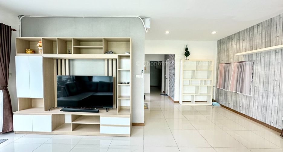 For sale 3 bedrooms house in Si Racha, Chonburi