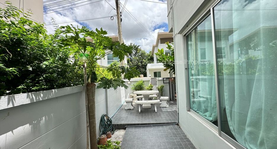 For sale 3 bedrooms house in Si Racha, Chonburi