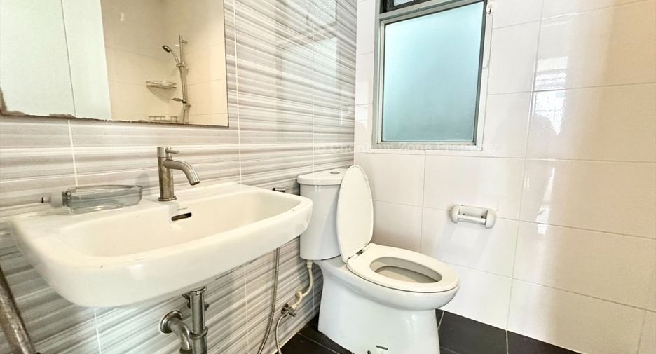 For sale 3 bedrooms house in Si Racha, Chonburi