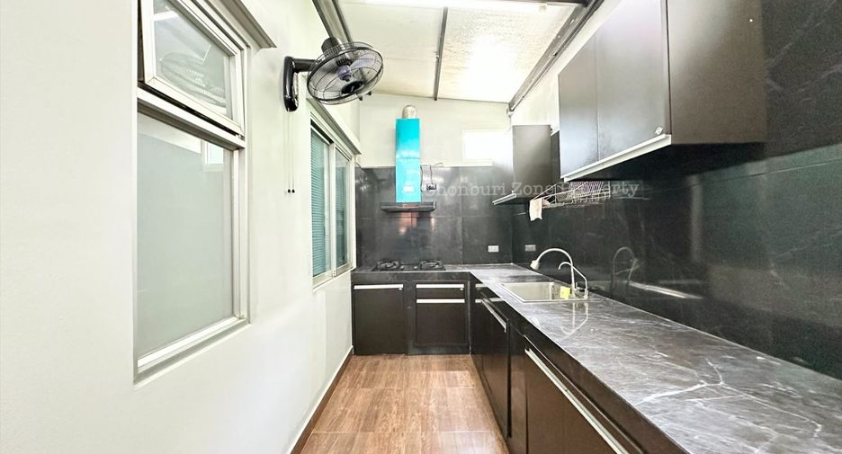 For sale 3 bedrooms house in Si Racha, Chonburi